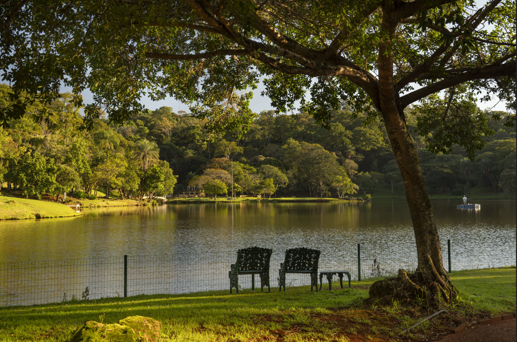 vista do lago do grande hotel